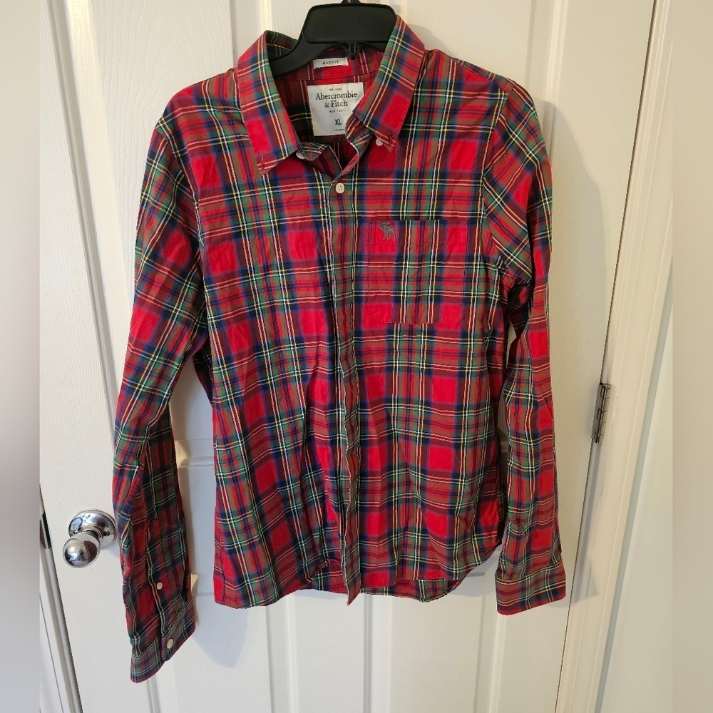 Abercrombie & Fitch Men’s Plaid Red Muscle Fit Long Sleeve Button Down Size XL